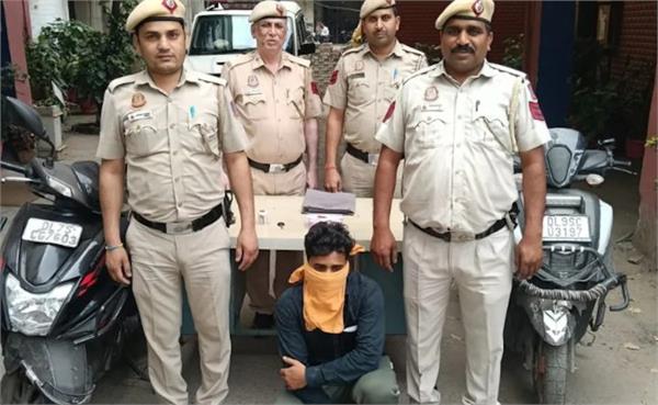 five star hotel  shed  theft  house  arrested  delhi