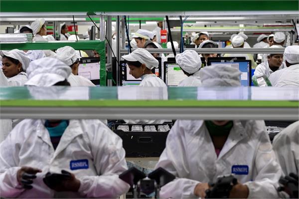 indian women in iphone assembling plants