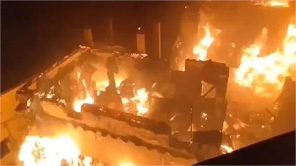 electrical short circuit creates chaos in ghumar mandi