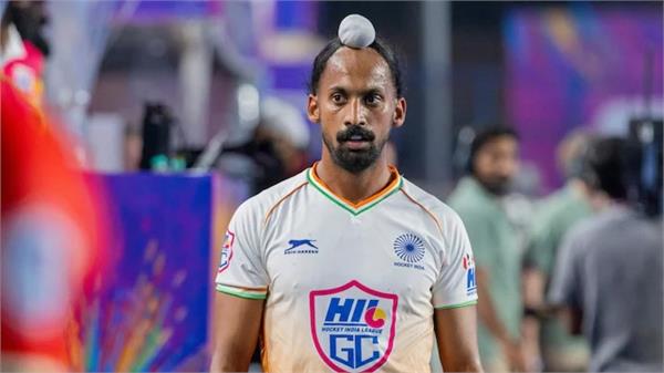 hardik  sukhjit  sanjay  abhishek in hockey india player of the year award