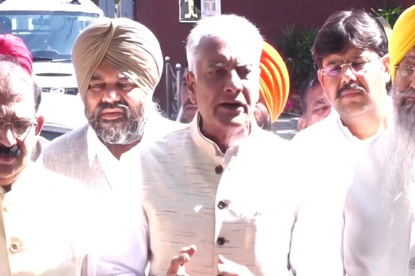 ਸੁਨੀਲ ਜਾਖੜ ਦਾ CM ਮਾਨ 'ਤੇ ਵੱਡਾ ਇਲਜ਼ਾਮ, ਕਾਂਗਰਸ 'ਤੇ ਲਾਇਆ 'ਆਪ' ਨਾਲ ਮਿਲੀ-ਭੁਗਤ ਦਾ ਦੋਸ਼