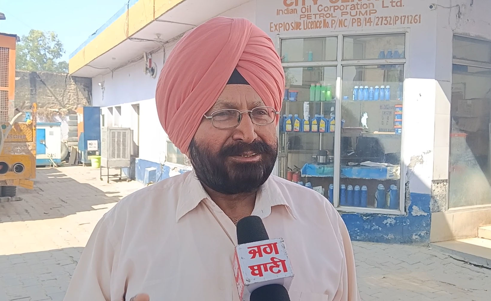 ਪਠਾਨਕੋਟ ‘ਚ ਪੈਟਰੋਲ ਪੰਪਾਂ ‘ਤੇ ਲੰਬੀਆਂ ਕਤਾਰਾਂ, ਲੋਕਾਂ ਨੂੰ ਕਰਨਾ ਪੈ ਰਿਹਾ ਇੰਤਜ਼ਾਰ