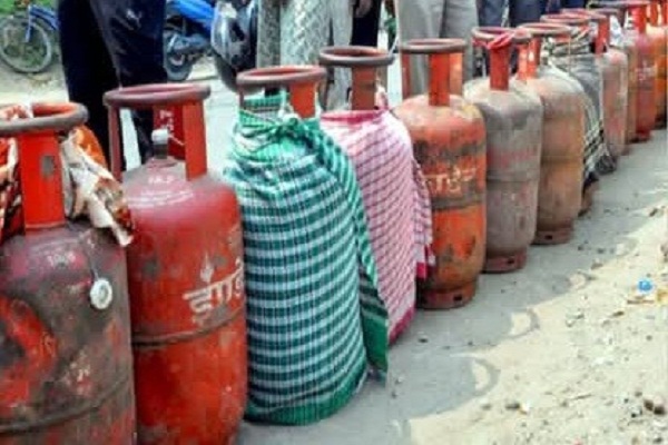 ਪੰਜਾਬ : LPG ਗੈਸ ਸੰਕਟ ਵਿਚਾਲੇ ਖ਼ਪਤਕਾਰਾਂ ਨੂੰ ਪਈ ਨਵੀਂ ਮੁਸੀਬਤ, KYC ਦੇ ਨਾਂ ''ਤੇ ਹੁਣ...