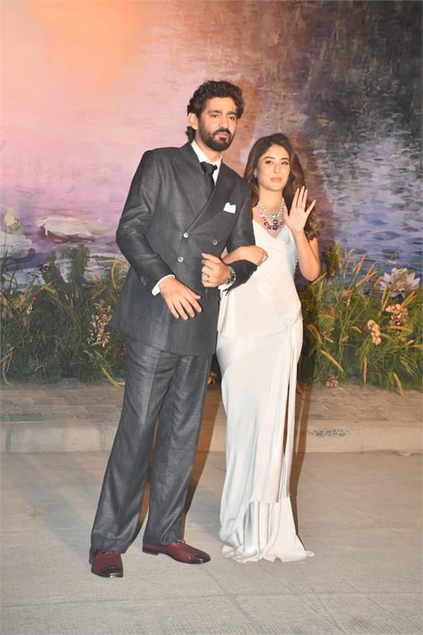 sachin tendulkar  yuvraj singh attend gaurav kapur kritika kamra  s wedding party