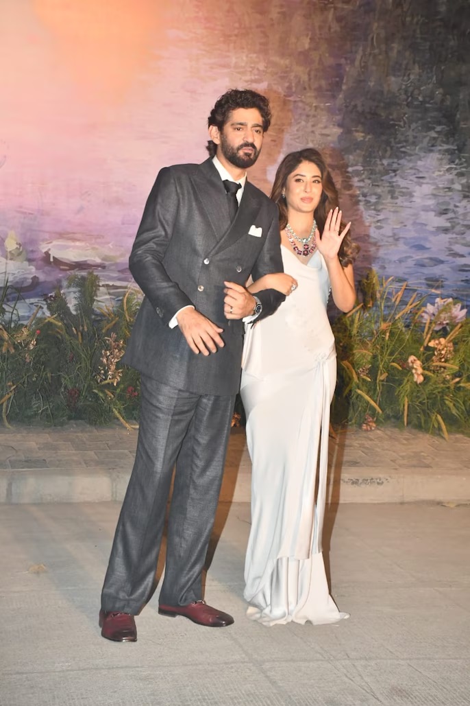 ਕ੍ਰਿਤਿਕਾ ਕਾਮਰਾ ਤੇ ਗੌਰਵ ਕਪੂਰ ਦੇ ਵੈਡਿੰਗ ਰਿਸੈਪਸ਼ਨ 'ਚ ਪਹੁੰਚੇ ਬਾਲੀਵੁੱਡ ਅਤੇ ਕ੍ਰਿਕਟ ਜਗਤ ਦੇ ਸਿਤਾਰੇ