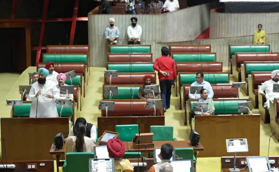 ਪੰਜਾਬ ਵਿਧਾਨ ਸਭਾ ''ਚ ਪ੍ਰਤਾਪ ਬਾਜਵਾ ਨੇ ਚੁੱਕਿਆ ਨਾਜਾਇਜ਼ ਮਾਈਨਿੰਗ ਦਾ ਮੁੱਦਾ