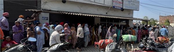 long lines of consumers forming outside gas agencies
