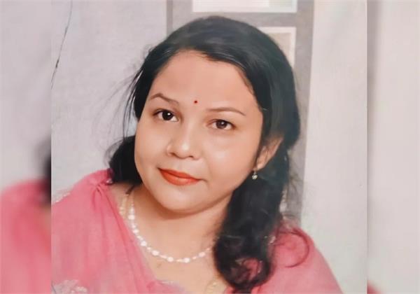 silent heart attack  judge wife  train toilet