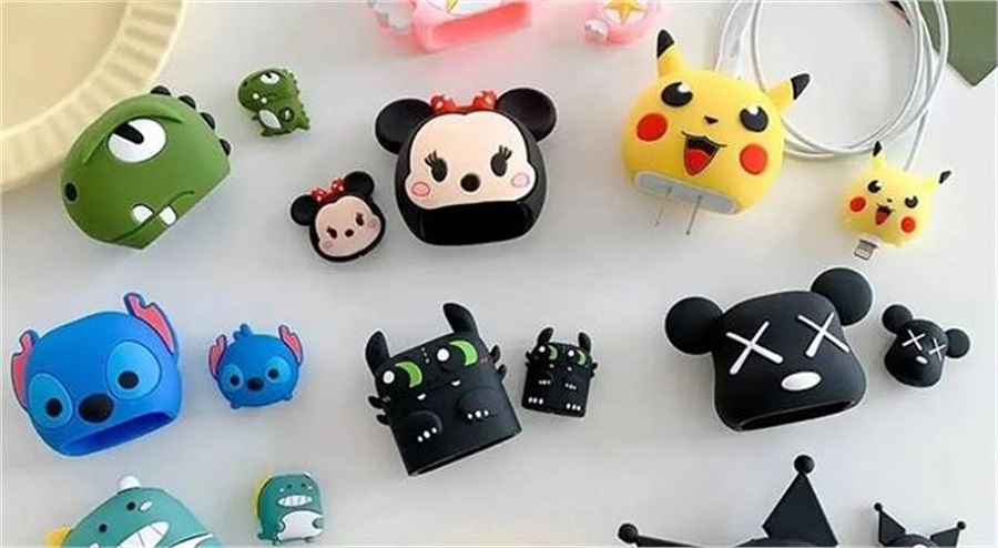 ਸਾਵਧਾਨ! ਮੋਬਾਈਲ ਚਾਰਜਰ ''ਤੇ ਸਟਾਈਲਿਸ਼ ਕਵਰ ਲਗਾਉਣਾ ਪੈ ਸਕਦਾ ਹੈ ਭਾਰੀ, ਅੱਜ ਹੀ ਹਟਾ ਲਓ ਨਹੀਂ ਤਾਂ...