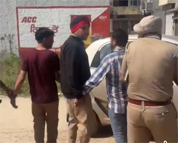 jalandhar  fight between councilor and the agent at the convenience center