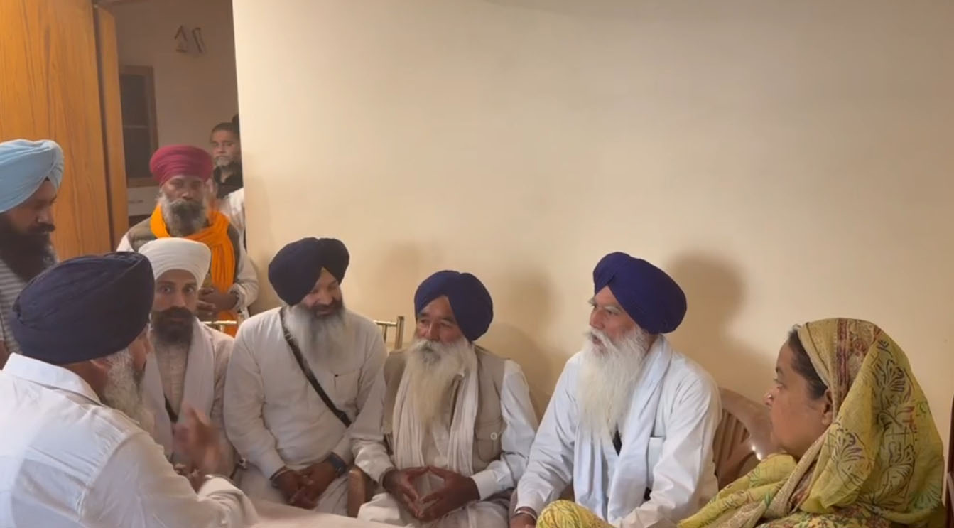 DM ਗਗਨ ਦੇ ਘਰ ਪੁੱਜੇ ਅੰਮ੍ਰਿਤਪਾਲ ਦੇ ਪਿਤਾ, ਕਿਹਾ- ਗੈਂਗਸਟਰਵਾਦ ਖ਼ਤਮ ਕਰਨ ਦੇ ਦਾਅਵੇ ਖੋਖਲੇ