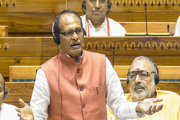 ਖੇਤੀਬਾੜੀ ਮੰਤਰੀ ਦਾ ਲੋਕ ਸਭਾ ''ਚ ਦਾਅਵਾ: ''ਕਿਸਾਨਾਂ ਦੀ ਆਮਦਨ ਸਿਰਫ਼ ਦੁੱਗਣੀ ਨਹੀਂ, 8 ਗੁਣਾ ਤੱਕ ਵਧੀ''