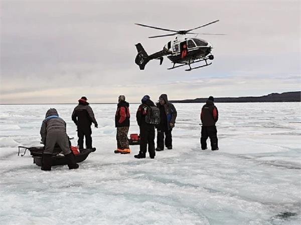 iceberg breaks off in canada