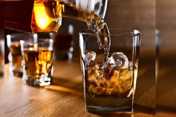 ਪਿਆਕੜਾਂ ਦੀਆਂ ਲੱਗੀਆਂ ਮੌਜਾਂ, ਹੁਣ ਮਾਲਾਂ ਤੇ ਮਾਰਕਿਟਾਂ 'ਚ ਵੀ ਵਿਕੇਗੀ ਸ਼ਰਾਬ, ਚੰਡੀਗੜ੍ਹ 'ਚ...