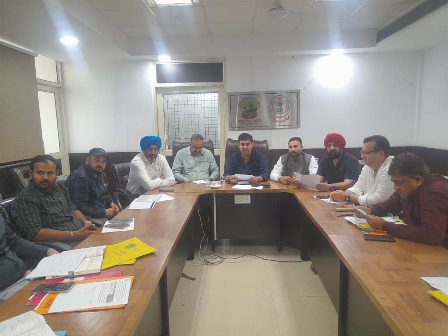 ਬੀ. ਐਂਡ ਆਰ. ਕਮੇਟੀ ਦੀ ਮੀਟਿੰਗ, 45 ਦਿਨਾਂ ’ਚ ਸ਼ਹਿਰ ਦੀਆਂ ਸੜਕਾਂ ਨਵੀਆਂ ਬਣਾਉਣ ਦਾ ਅਲਟੀਮੇਟਮ