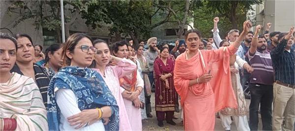 employees protest against punjab government