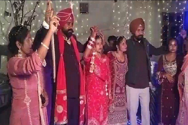 ਪੰਜਾਬ : ਚੱਲਦੇ ਵਿਆਹ ''ਚ ਪਿਆ ਪੁਆੜਾ, ਬਰਾਤੀਆਂ ਨੇ ਪਾੜੇ ਇਕ-ਦੂਜੇ ਦੇ ਸਿਰ, ਲਾੜੇ ਦੇ ਦੋਸਤਾਂ ਨੇ...
