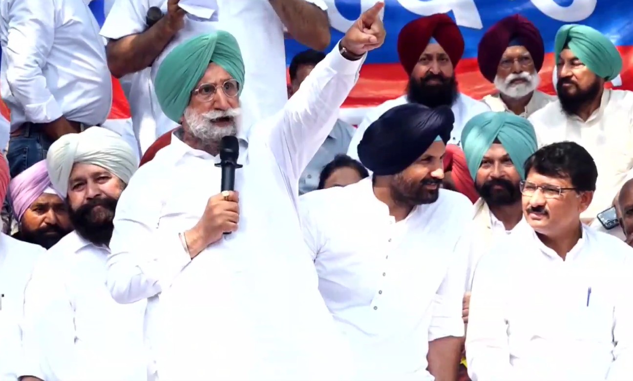 ਗੁਰਦਾਸਪੁਰ ਵਿਚ ਸੁਨਿਆਰੇ ਦੇ ਘਰ ਹੋਈ ਕਰੋੜਾਂ ਦੀ ਲੁੱਟ ਮਾਮਲੇ ''ਚ SSP ਨੂੰ ਕਰੋ ਸਸਪੈਂਡ : ਰੰਧਾਵਾ