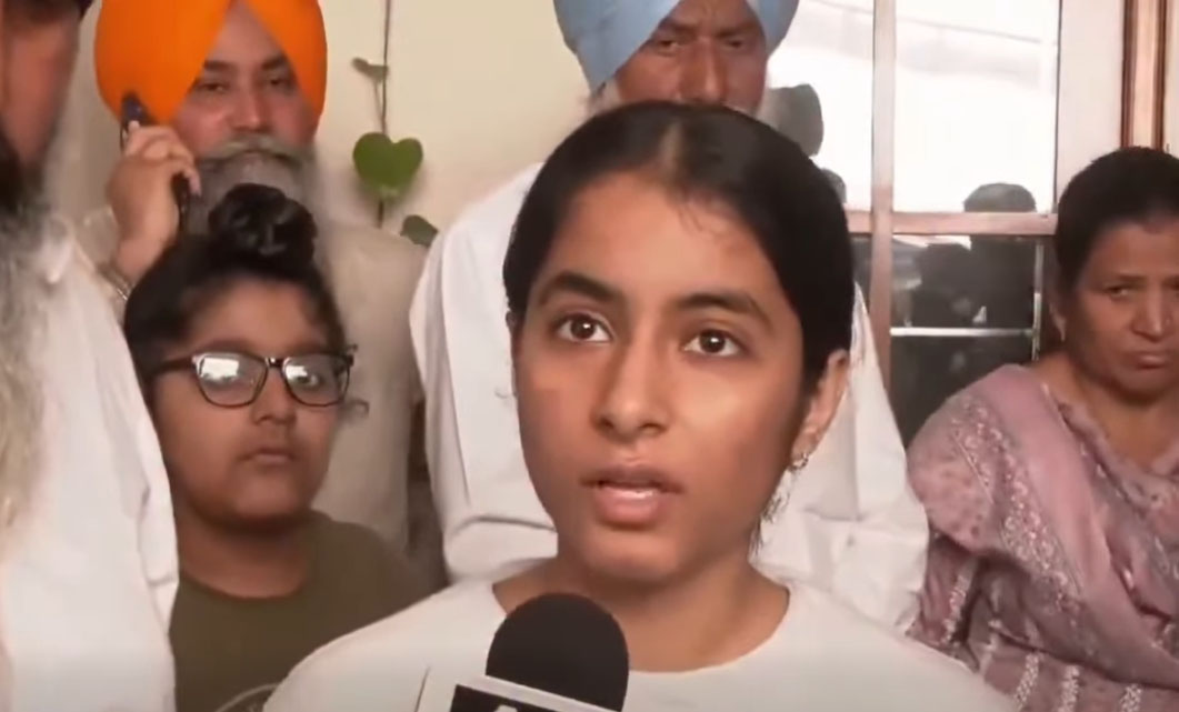 ''ਕੀ ਦੇਸ਼ ''ਚ ਦੋ ਸੰਵਿਧਾਨ ਹਨ...'', DM ਰੰਧਾਵਾ ਦੀ ਧੀ ਦੇ ਵੱਡੇ ਸਵਾਲਾਂ ਨੇ ਘੇਰੀ ''ਆਪ'' ਸਰਕਾਰ