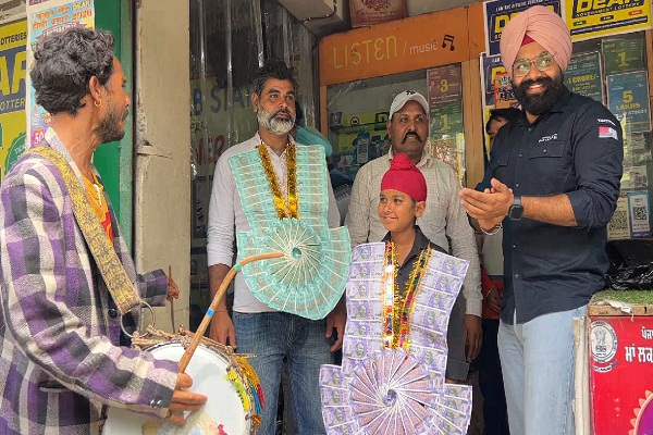 ਫ਼ੌਜ ਲਈ ਦੁੱਧ-ਚਾਹ ਪਹੁੰਚਾਉਣ ਵਾਲੇ ਸ਼ਰਵਣ ਸਿੰਘ ਦੀ ਚਮਕੀ ਕਿਸਮਤ, ਨਿਕਲੀ 5 ਲੱਖ ਦੀ ਲਾਟਰੀ