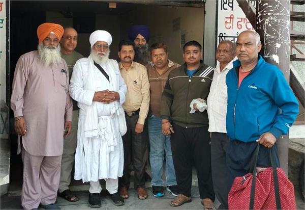 an example of honesty  a bag filled with two lakh rupees was returned