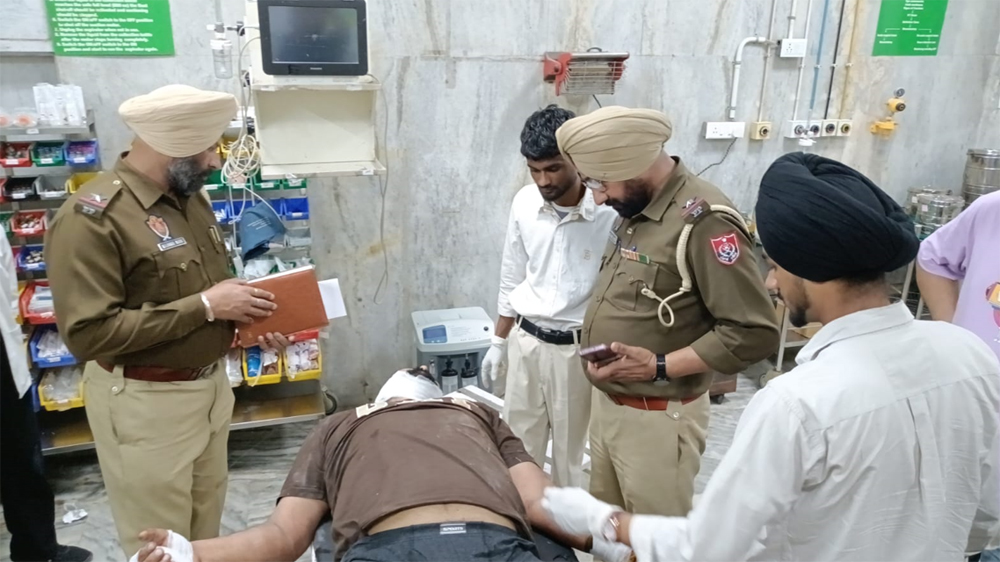 ਮੋਗਾ ''ਚ ਗੈਂਗਵਾਰ ! ਬੁਰੀ ਤਰ੍ਹਾਂ ਵੱਢ ਸੁੱਟਿਆ ਮੁੰਡਾ