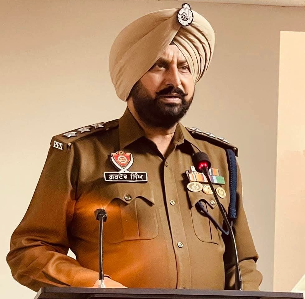 ਜਦੋਂ ਪੰਜਾਬ ਪੁਲਸ ਦੇ ਅਫ਼ਸਰ ਦੀ ਧੀ ਨੇ ਤੋੜਿਆ ਟ੍ਰੈਫ਼ਿਕ ਨਿਯਮ...! ACP ਗੁਰਦੇਵ ਸਿੰਘ ਨੇ ਕਾਇਮ ਕੀਤੀ ਮਿਸਾਲ