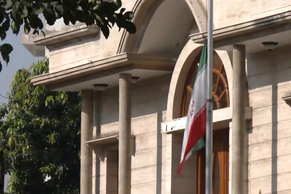 ਖਾਮੇਨੇਈ ਦੀ ਮੌਤ ਦਾ ਸੋਗ ! ਭਾਰਤ ''ਚ ਈਰਾਨੀ ਦੂਤਘਰ ਨੇ ਝੁਕਾ ਦਿੱਤਾ ਰਾਸ਼ਟਰੀ ਝੰਡਾ