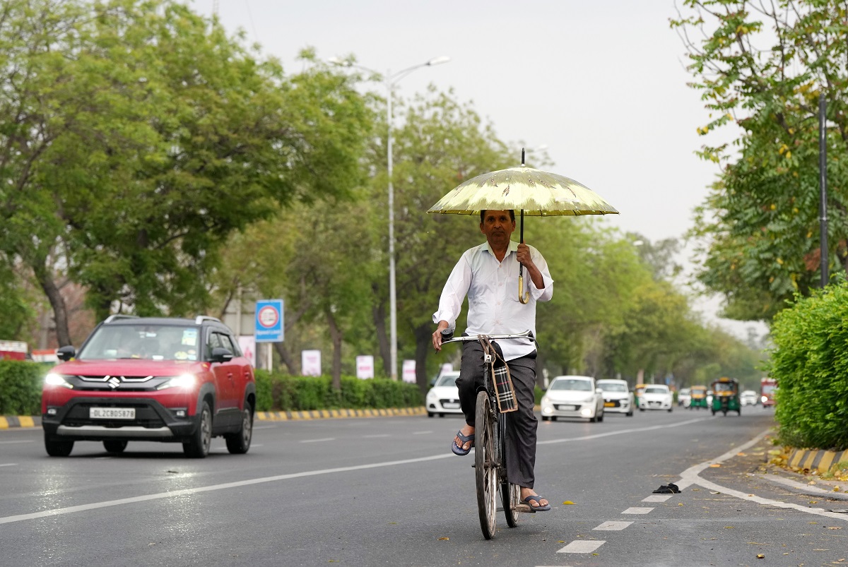 ਦਿੱਲੀ ''ਚ ਇਕ ਹਫ਼ਤੇ ਦੀ ਗਰਮੀ ਮਗਰੋਂ ਹਲਕੀ ਬਾਰਿਸ਼, ਮੌਸਮ ਵਿਭਾਗ ਨੇ ਜਾਰੀ ਕੀਤਾ ਯੈਲੋ ਅਲਰਟ