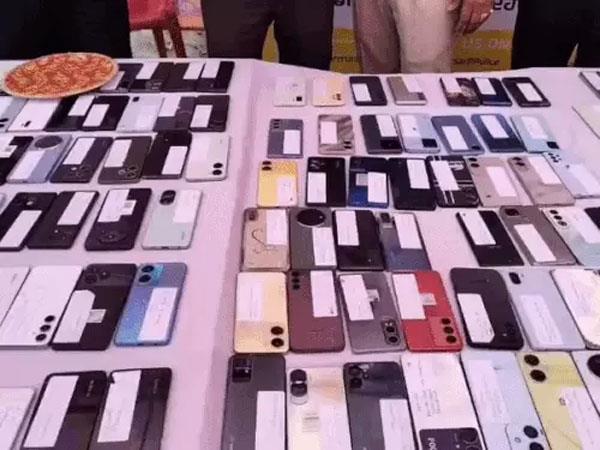 amritsar police hands over mobile phones to 1 50 crore people