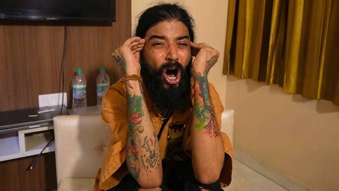 ਫੁਟ-ਫੁਟ ਕੇ ਰੋਇਆ ਮਸ਼ਹੂਰ ਯੂਟਿਊਬਰ! ਕਿਹਾ- ਟੁੱਟ ਚੁੱਕਾ ਹਾਂ, ਇਹ ਮੇਰਾ ਆਖਰੀ ਵੀਡੀਓ