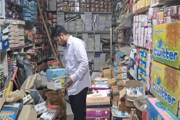 10 ਸਾਲਾ ਬੱਚੇ ਨੂੰ ਦੁਕਾਨ ''ਤੇ ਬਿਠਾ ਬਾਜ਼ਾਰ ਗਿਆ ਦੁਕਾਨਦਾਰ, ਪਿੱਛੋਂ ਹੋ ਗਿਆ ਵੱਡਾ ਕਾਂਡ