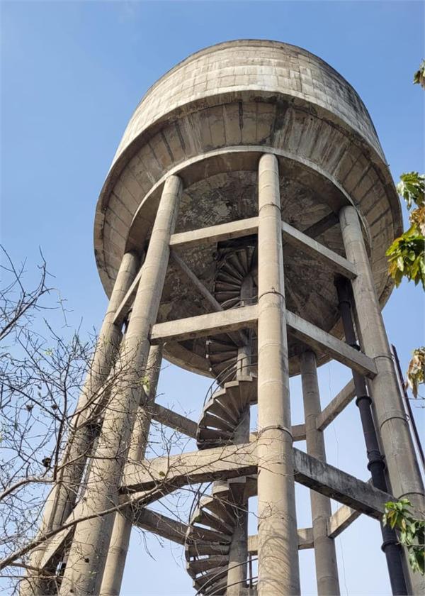 the tank built to provide clean water has long been a  white elephant 