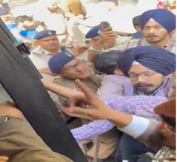 lathicharge on students at panjab university