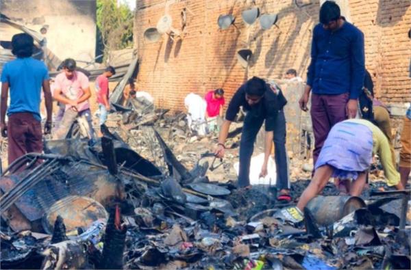 more than 100 slums burnt down