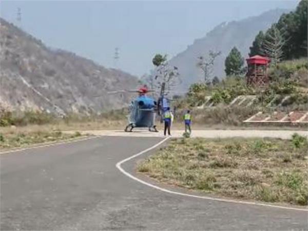 governor gurmit singh  helicopter  emergency landing  srinagar