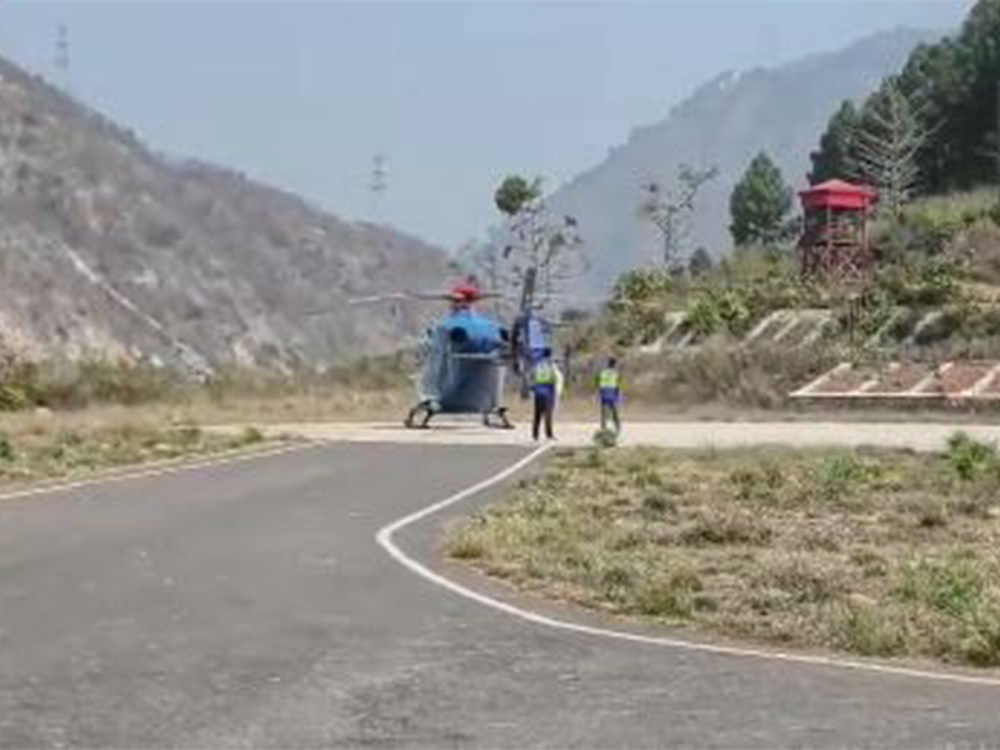 ਰਾਜਪਾਲ ਗੁਰਮੀਤ ਸਿੰਘ ਦੇ ਹੈਲੀਕਾਪਟਰ ''ਚ ਆਈ ਤਕਨੀਕੀ ਖ਼ਰਾਬੀ, ਕਰਵਾਉਣੀ ਪਈ ਐਮਰਜੈਂਸੀ ਲੈਂਡਿੰਗ