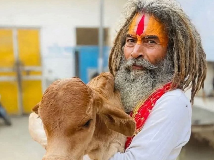 ਗਊ ਰੱਖਿਅਕ ''ਫਰਸਾ ਵਾਲੇ ਬਾਬਾ'' ਦੀ ਸ਼ੱਕੀ ਹਾਲਾਤ ''ਚ ਮੌਤ, ਗੁੱਸੇ ''ਚ ਭੀੜ ਵਲੋਂ ਹਾਈਵੇਅ ਜਾਮ