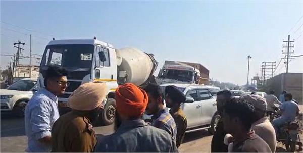 terrible collision of 2 trucks on jalandhar pathankot highway