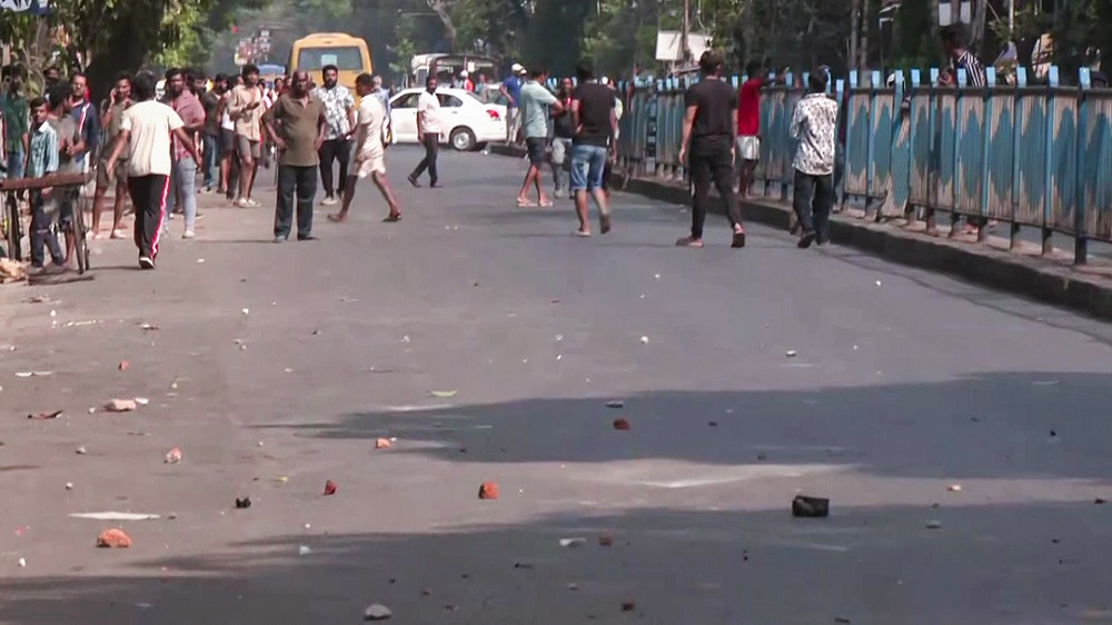 ਕੋਲਕਾਤਾ ''ਚ PM ਮੋਦੀ ਦੀ ਰੈਲੀ ਤੋਂ ਪਹਿਲਾਂ ਭਾਜਪਾ ਤੇ TMC ਵਰਕਰਾਂ ਵਿਚਾਲੇ ਝੜਪ, ਪੁਲਸ ਅਧਿਕਾਰੀ ਸਮੇਤ ਕਈ ਜ਼ਖਮੀ