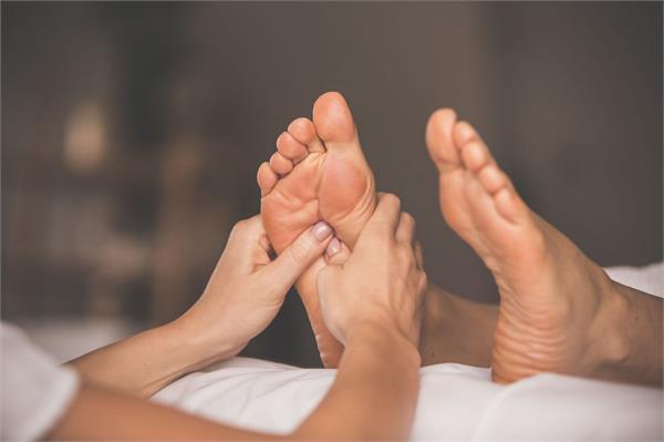 benefits of massaging the soles of the feet