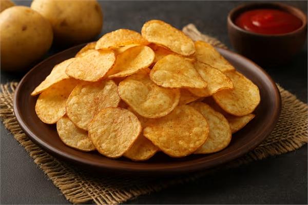 prepare crispy potato chips at home in minutes 