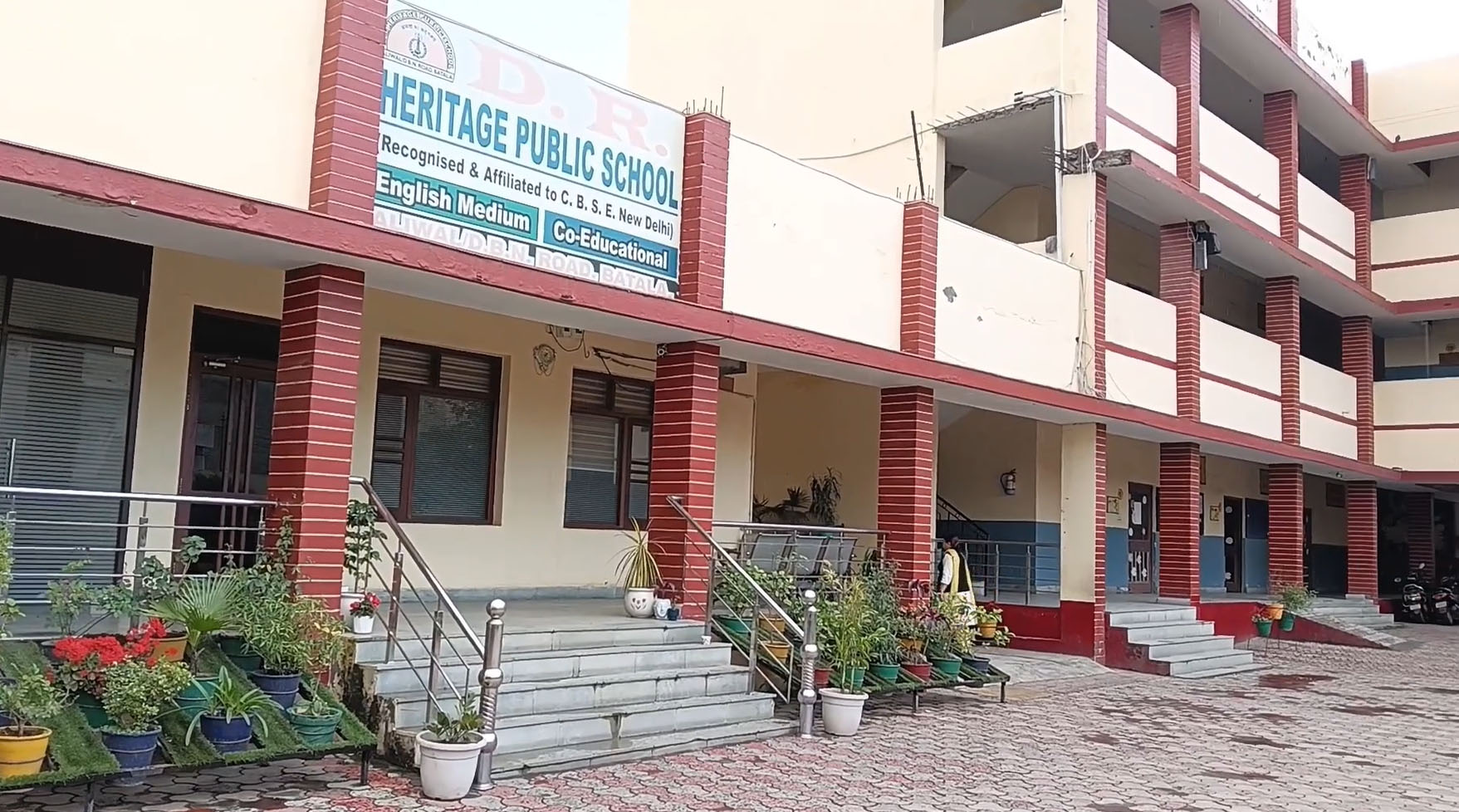 ਸਕੂਲ ਨੂੰ ਬੰਬ ਨਾਲ ਉਡਾਉਣ ਦੀ ਧਮਕੀ ਨਾਲ ਮਚੀ ਹੜਕੰਪ, ਪੁਲਸ ਵੱਲੋਂ ਜਾਂਚ ਸ਼ੁਰੂ ਜਾਰੀ