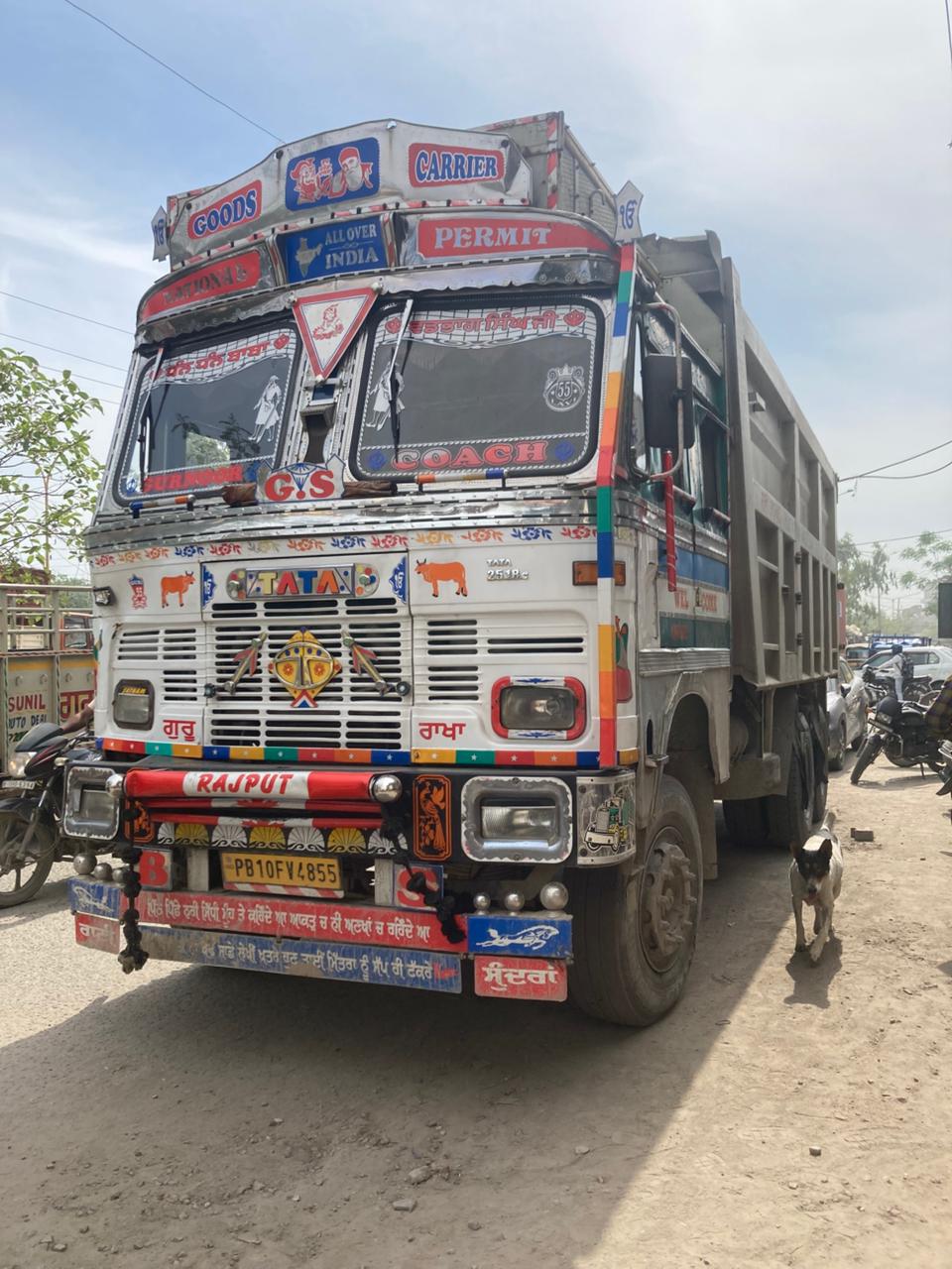 ਗੁਰੂ ਵਿਹਾਰ ਵਿਖੇ ਟਰੱਕ ਤੇ ਕਾਰ ਵਿਚਾਲੇ ਜ਼ੋਰਦਾਰ ਟੱਕਰ