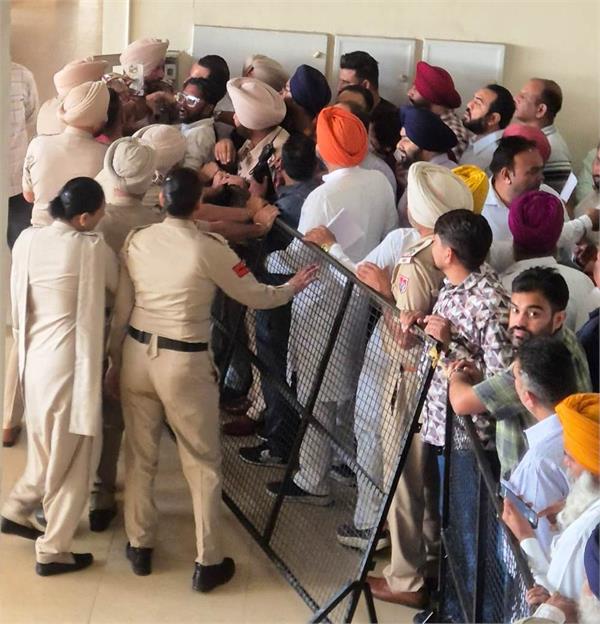 huge uproar in municipal corporation budget meeting