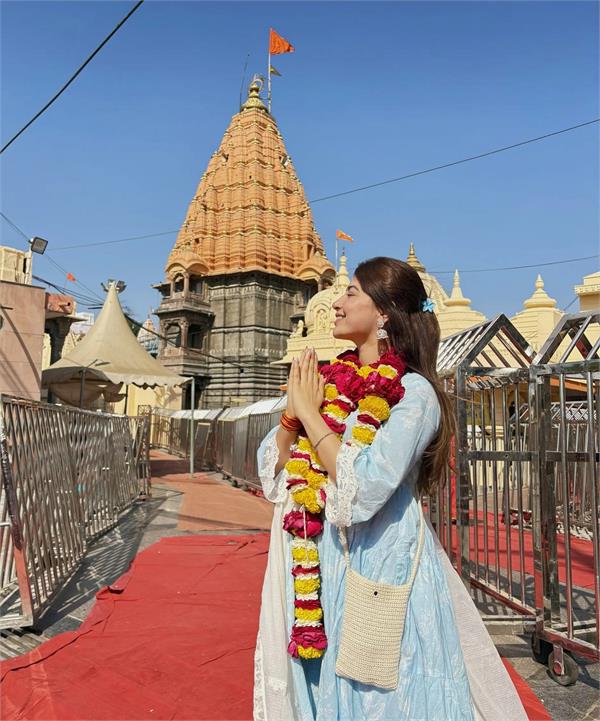 aditi bhatia offers prayers at the mahakal temple in ujjain