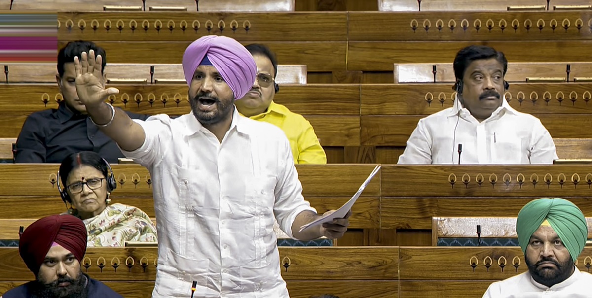 ਰਾਜਾ ਵੜਿੰਗ ਨੇ ਸੰਸਦ ''ਚ ਚੁੱਕਿਆ ਪੰਜਾਬ ਦੇ ਕਿਸਾਨਾਂ ਦਾ ਮੁੱਦਾ ! ਕੇਂਦਰ ਤੋਂ ਕੀਤੀ 50,000 ਕਰੋੜ ਦੇ ਪੈਕੇਜ ਦੀ ਮੰਗ