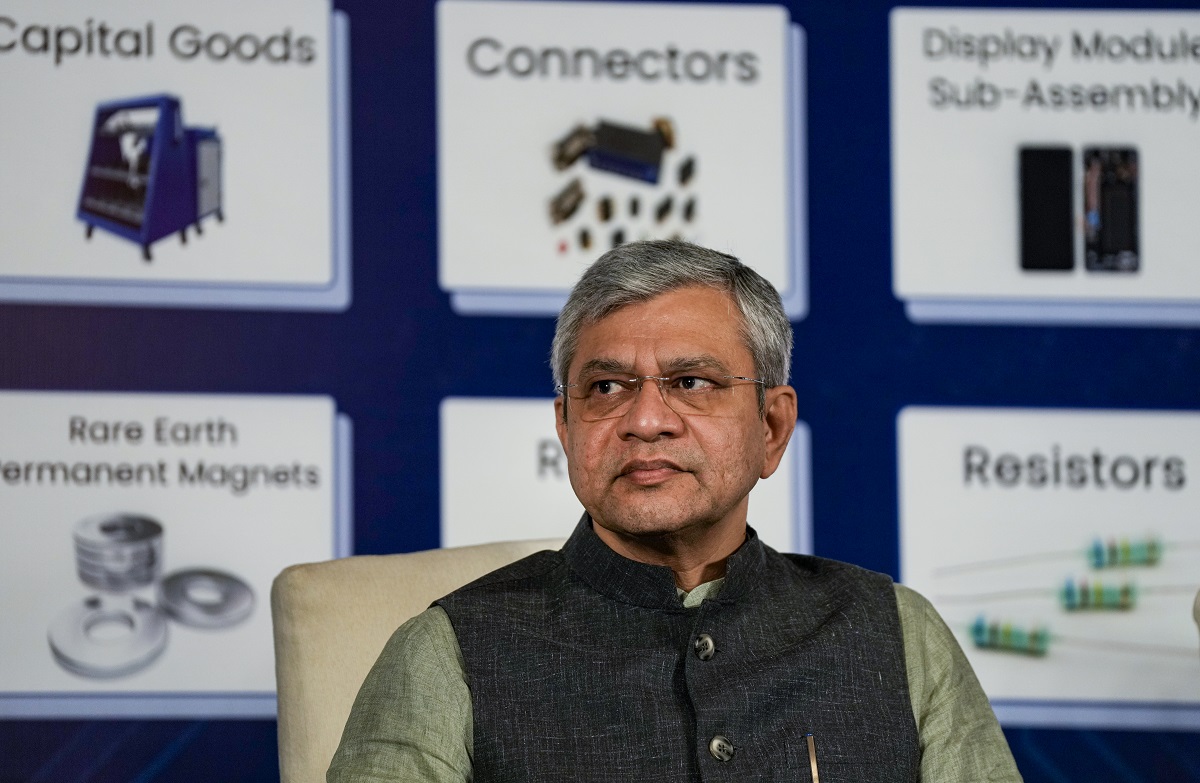 ਸੋਸ਼ਲ ਮੀਡੀਆ ਮੰਚਾਂ ਨੇ ਡੀਪਫੇਕ ਹਟਾਉਣ ਦੀ ਕਾਰਵਾਈ ਨੂੰ ਲਗਭਗ 2 ਤੋਂ 3 ਗੁਣਾ ਵਧਾਇਆ : ਅਸ਼ਵਨੀ ਵੈਸ਼ਨਵ