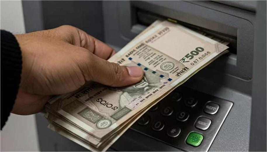 HDFC ਤੇ PNB ਗਾਹਕਾਂ ਨੂੰ ਲੱਗੇਗਾ ਝਟਕਾ ! ਬਦਲ ਜਾਣਗੇ ਇਹ ਬੈਂਕ ਨਿਯਮ, ਜੇਬ ''ਤੇ ਪਵੇਗਾ ਸਿੱਧਾ ਅਸਰ