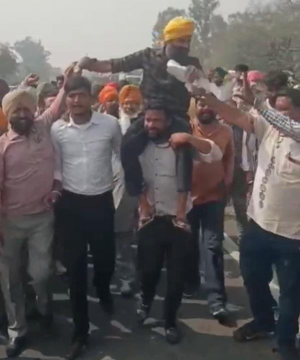 dc office president tajinder singh nangal released organizations lift dharna